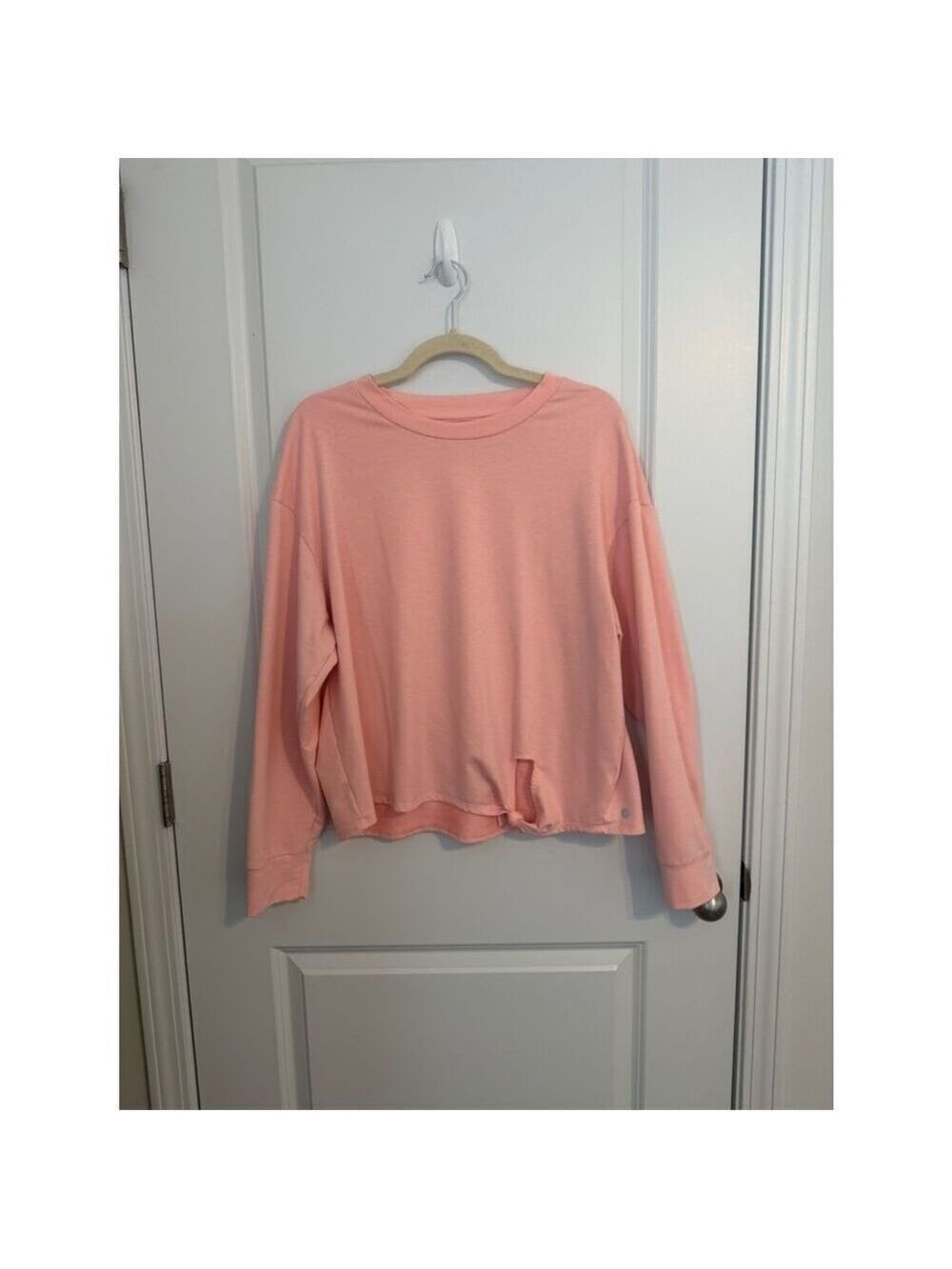 ✨ Avia Women’s Pink Cropped Sweatshirt Size Large Raw Hem Crewneck
